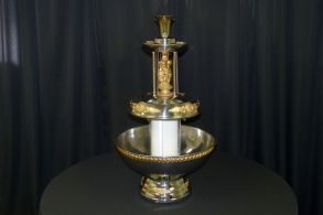 Fontaine de luxe garnie or